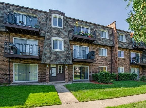 2nd image of 9383 Bay Colony Dr APT 1N