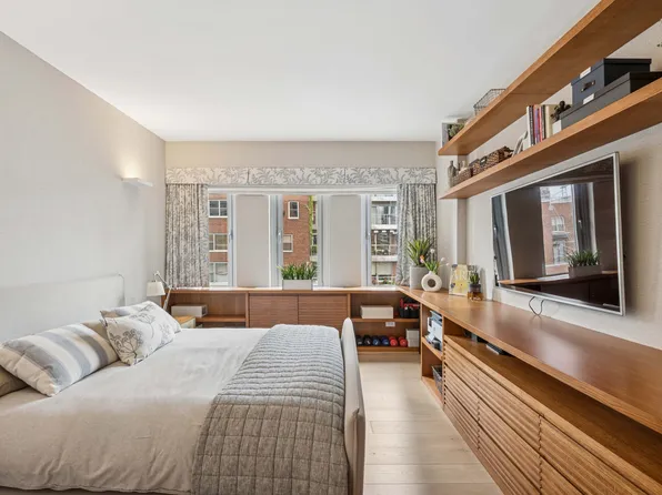 200 East 62nd Street image 3 of 14