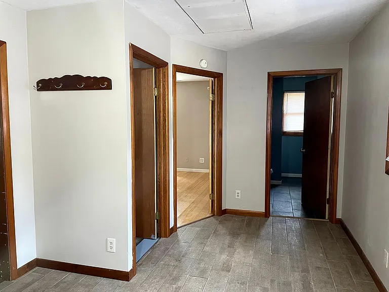 120 E Avenue F — Photo 8