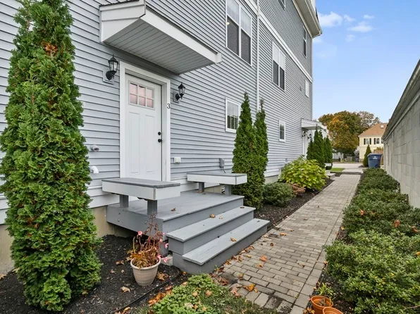 224 Court St #3, New Bedford, MA 02740