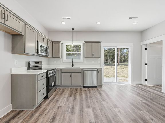 4th image of 2738 Ann Dr