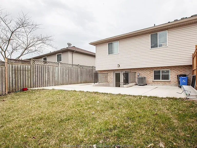 1256 Saint Paul Ave — Photo 17