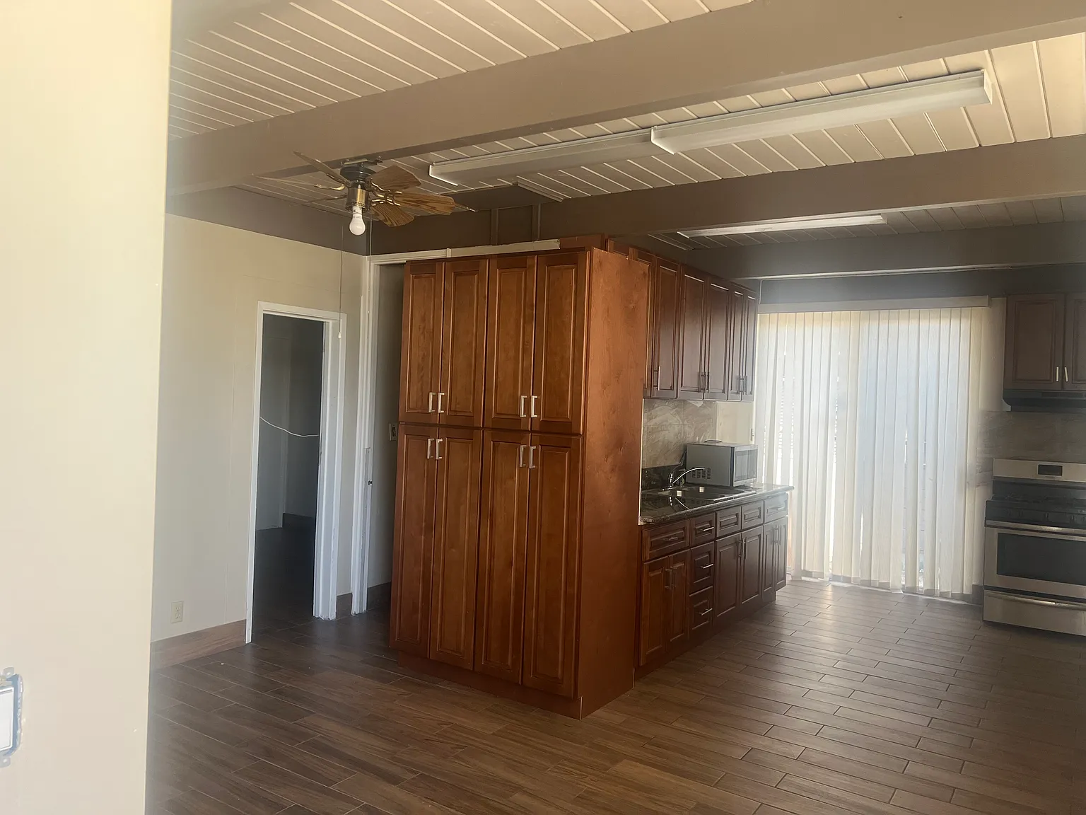 2 bed, 850 sqft, $2,000 — Photo 2