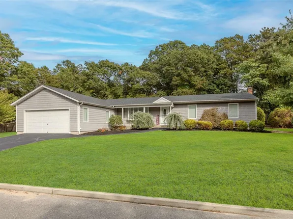 3 Ferrick Avenue, Medford, NY 11763