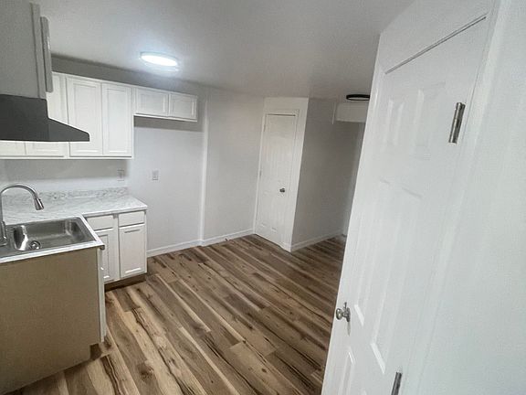 3rd image of 1525 Blountstown St #3