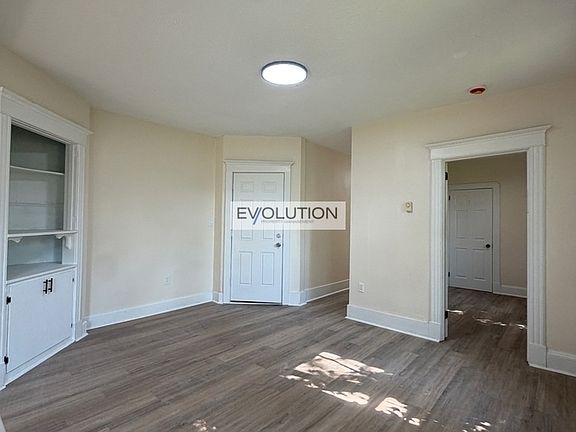3rd image of 906 Park St #3W