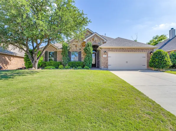 11009 Silver Horn Dr, Fort Worth, TX 76108