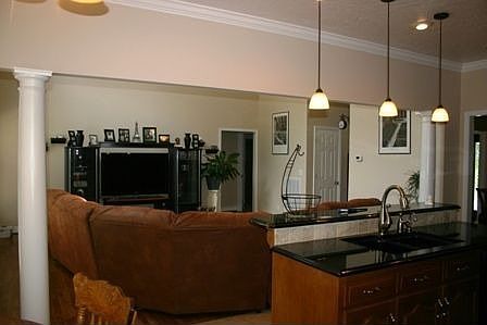 5th image of 1100 Carrie Ct SW