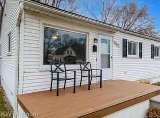 22639 Stephens St, Saint Clair Shores, MI 48080