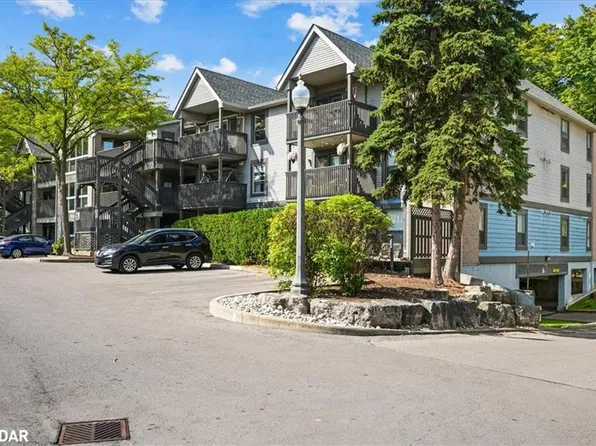 2030 Cleaver Ave #201, Burlington, ON L7M 4C3