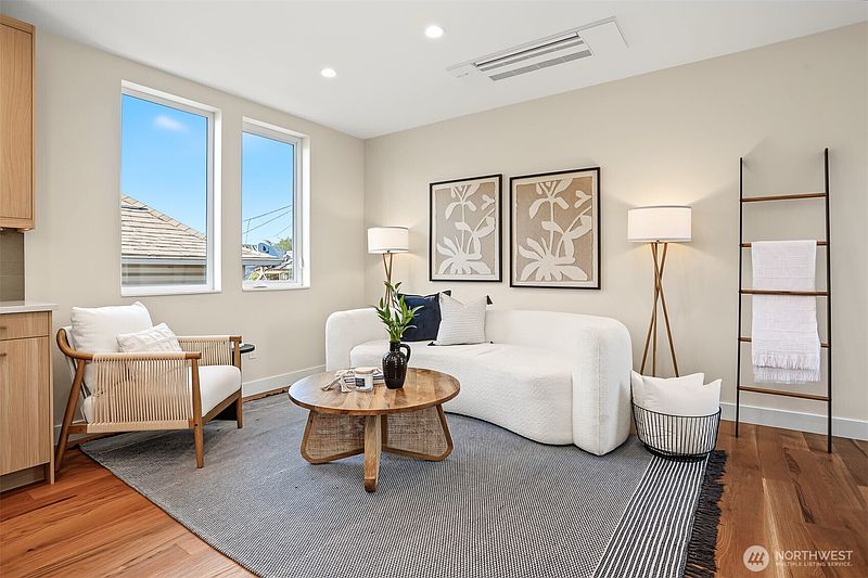 3rd image of 2414 Queen Anne Avenue N #B