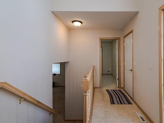 4th image of 814 10th Ave NE