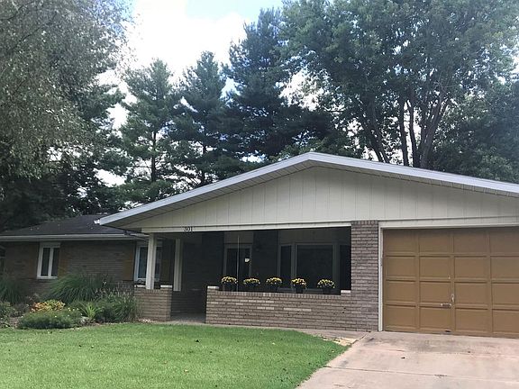 2nd image of 301 Wedgewood Ln