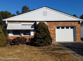 5 Doral Dr, Toms River, NJ 08757