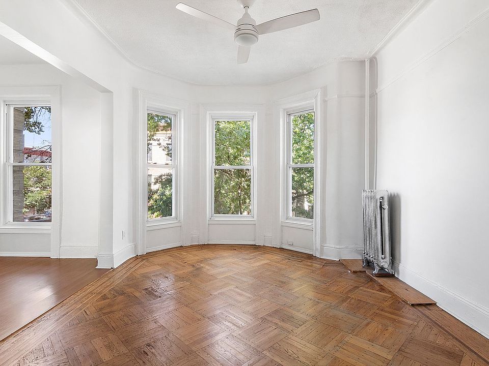 1st image of 218 Hawthorne St Floor 3