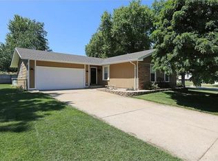 246 Bentwood Ln, Saint Peters, MO 63376