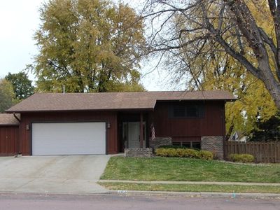 208 E 23rd St, Yankton, SD, 57078