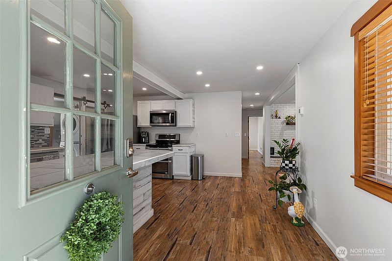 4th image of 253 NW Lindor Way