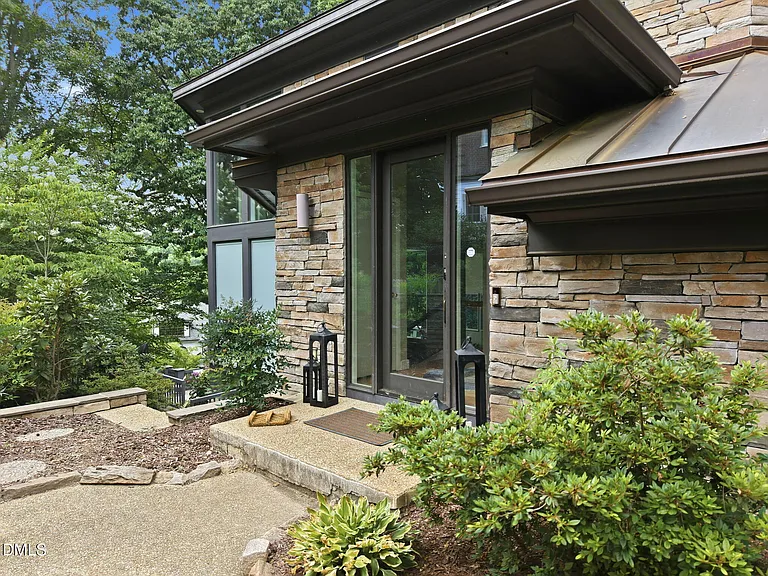 2828 Exeter Cir — Photo 47