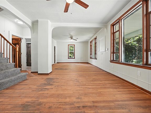 3rd image of 215 S Mercer St
