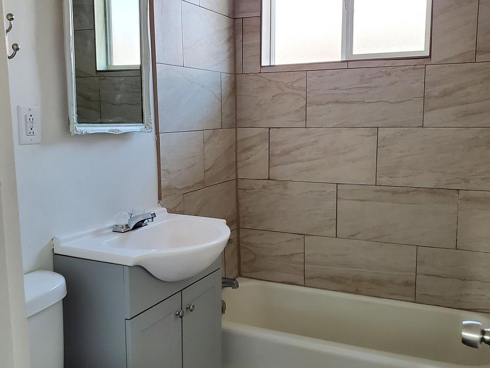 2nd image of 528 Cardenas Dr SE APT B
