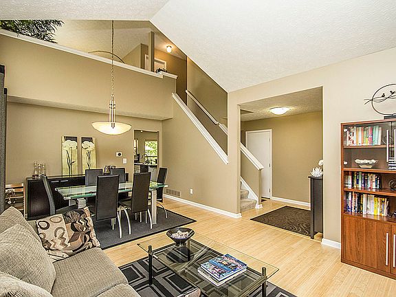 4th image of 1439 Meadowbank Dr