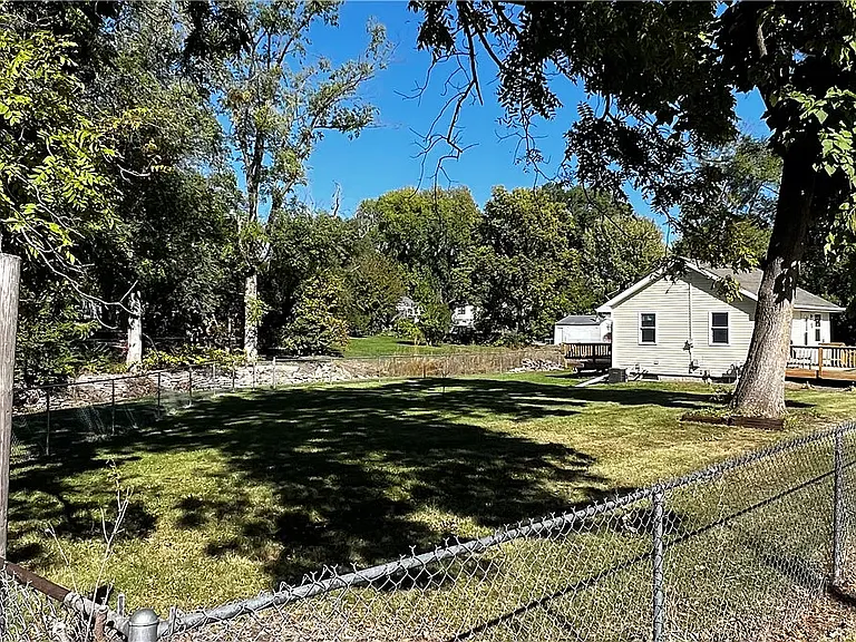 931 Spring St — Photo 15
