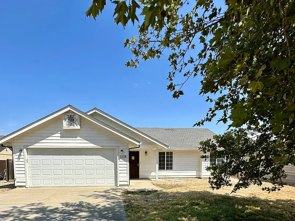 3228 Lyndsey Ln