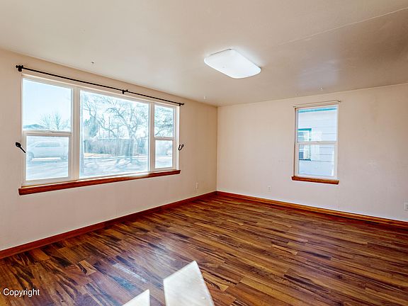 5th image of 809 Pine St