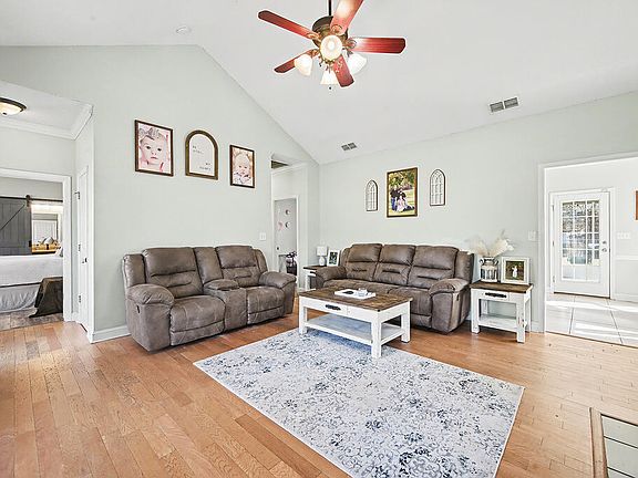 5th image of 129 Marlee Ct