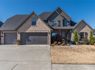 6504 S 57th St, Rogers, AR 72758