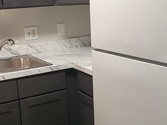 5th image of 502 E Upsal St #105