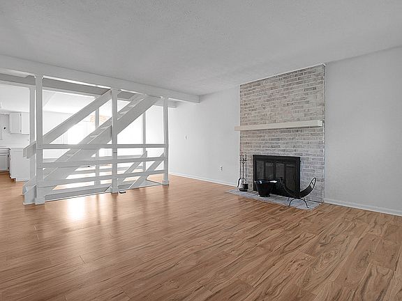 5th image of 5102 Sansom Ct