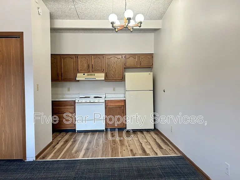 1025 S 5th St — Photo 2