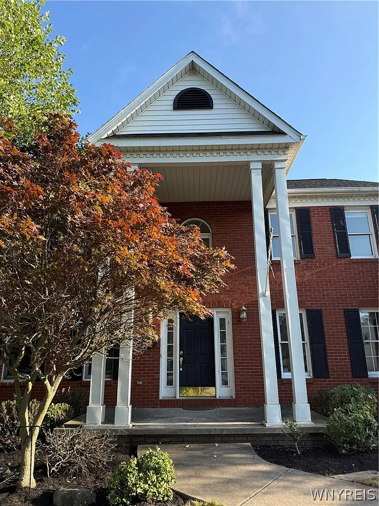 4 bed, 2.5 bath, 2569 sqft, $3,100 — Photo 3