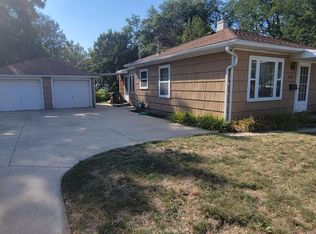 2300 W 9th St, Waterloo, IA 50702