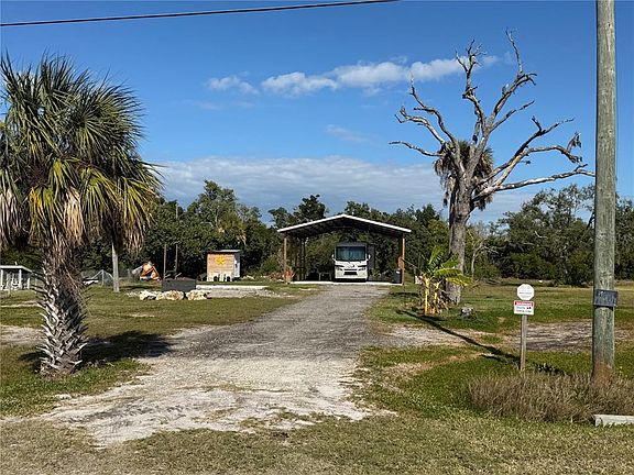 5th image of 912 Piney Point Rd #4