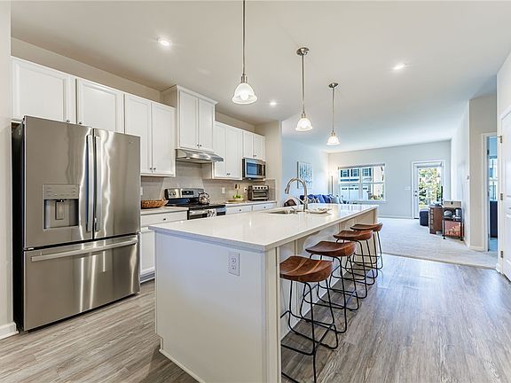 4th image of 63 Oneida Rd