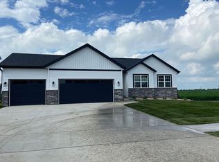 2532 Royal Oak Ridge Rd, Marion, IA 52302