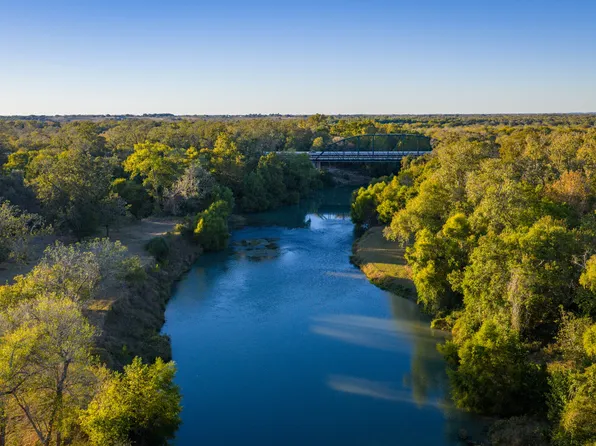 380 Clinton Rd, Cuero, TX 77954