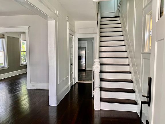 3rd image of 54 James St
