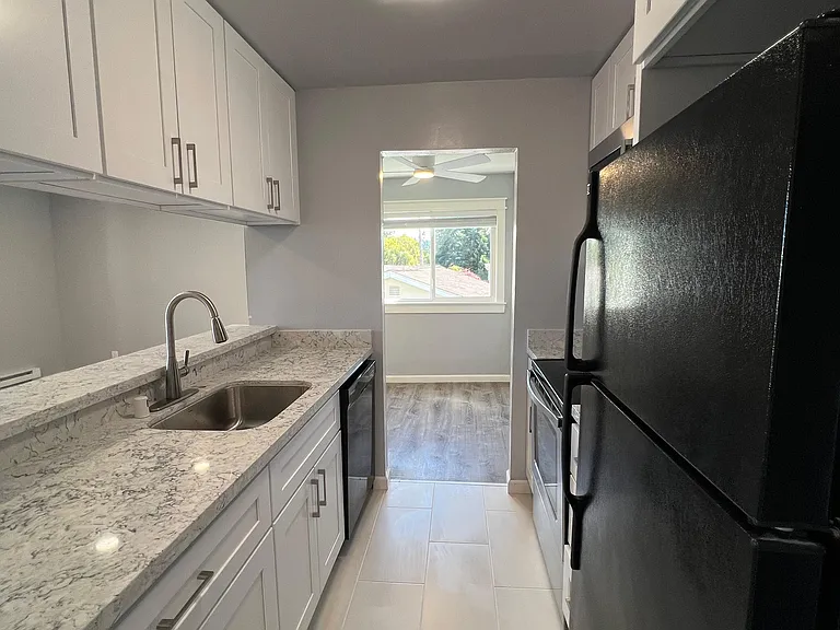 303 Ulmer Ct #10 — Photo 10