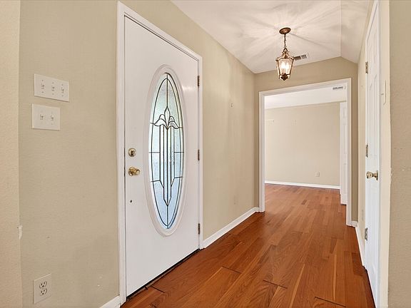 5th image of 514 N Garza Rd