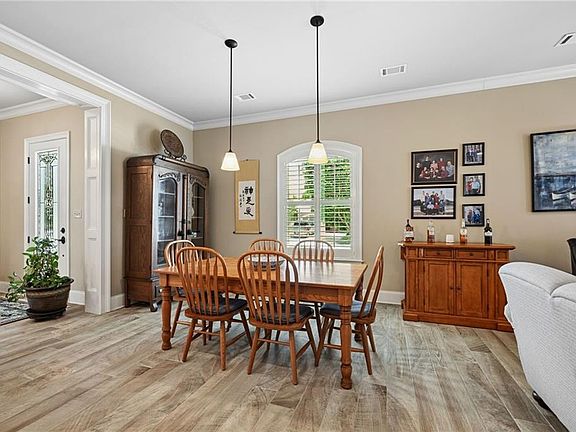 5th image of 401 Hogan Ct