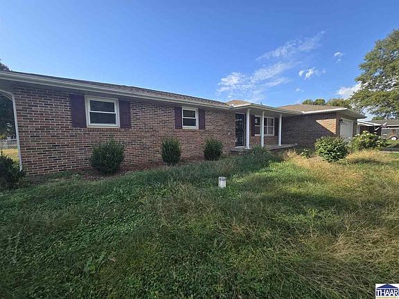 3rd image of 2861 E Colonial Ave