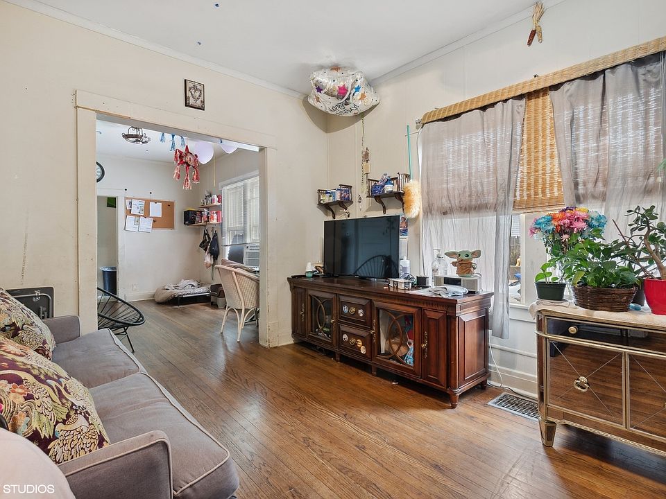 2nd image of 338 Prairie Ave
