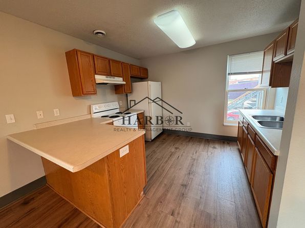 146 S Broadway St #206