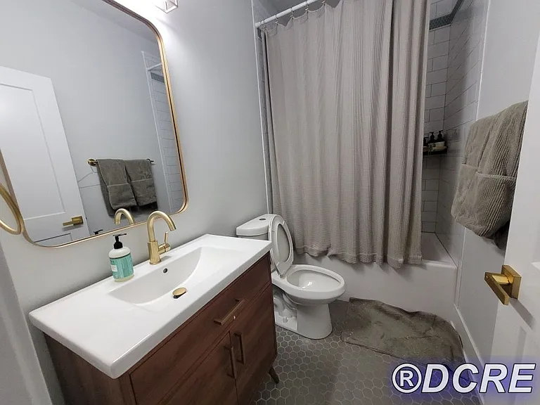 1318 W Winnemac Ave #3E — Photo 11