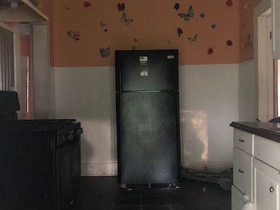 5th image of 209 Belva St