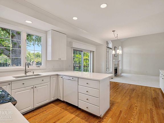5th image of 21473 Goethe St